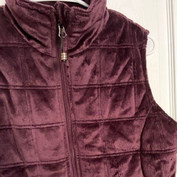 Maroon Fur Vest - Picture 5 of 15